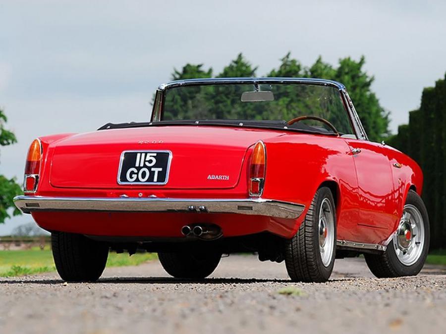  Abarth 2200 Spider 1960 года  (фото 4 из 5)